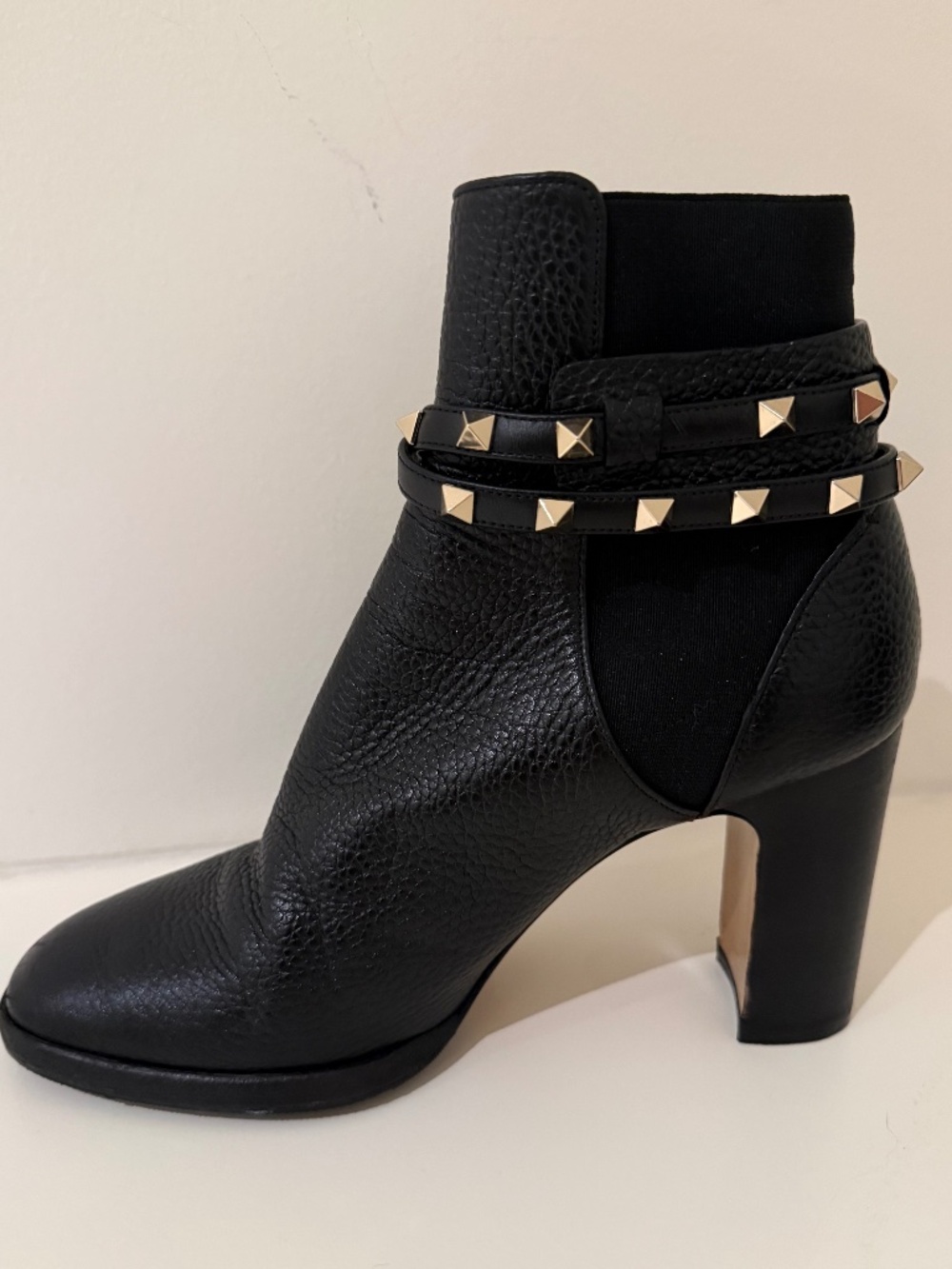 Valentino Garavani Rockstud Black Leather Ankle Boots – Size 39